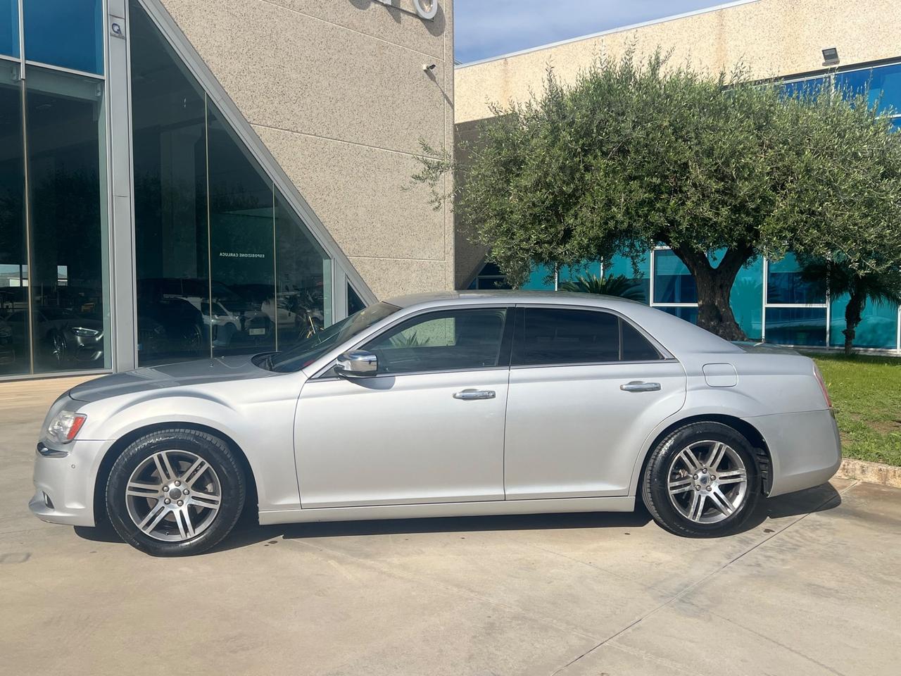 Lancia Thema 3.0 v6 Offerta riservata ad operatori del settore