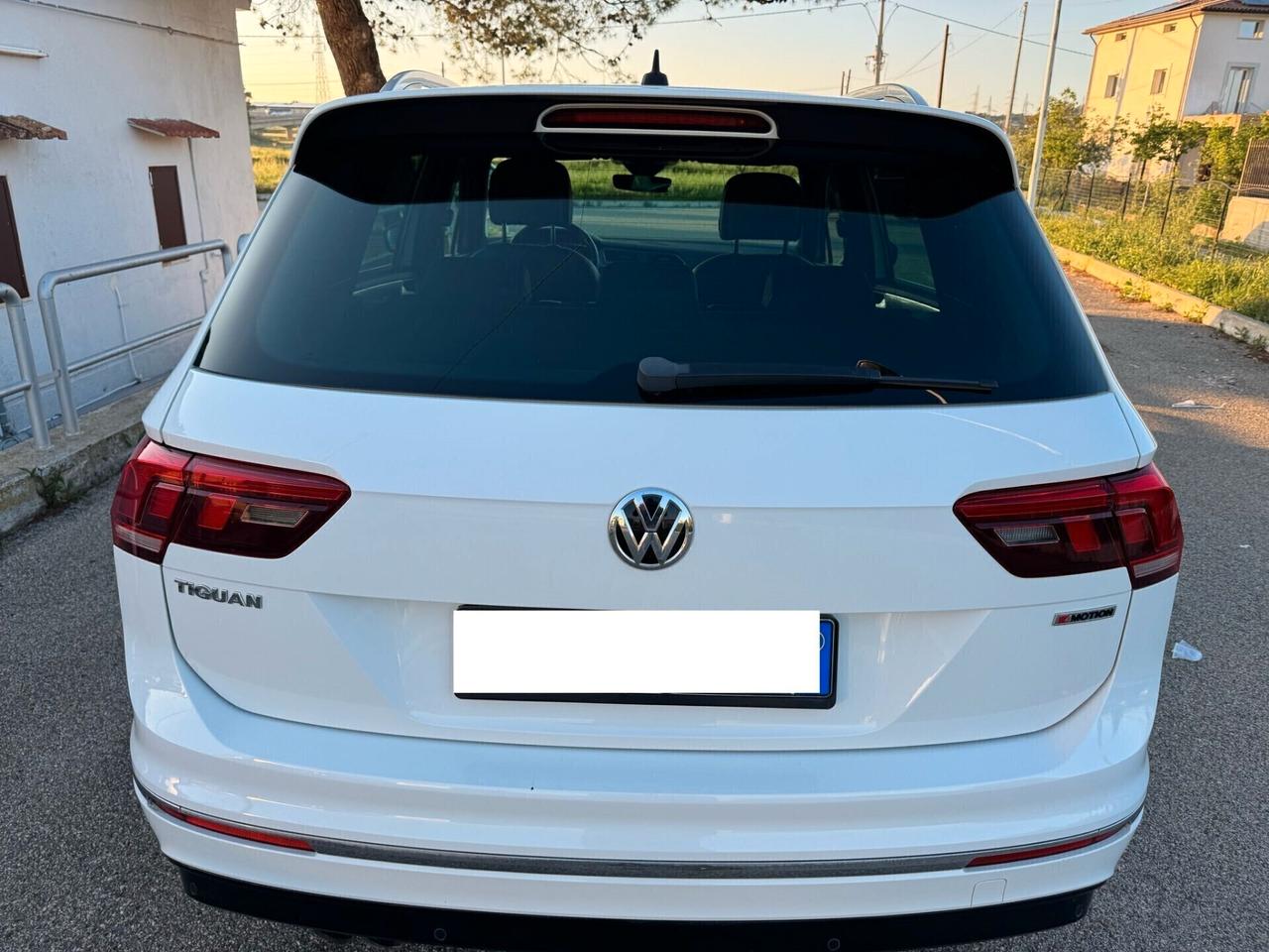Volkswagen Tiguan 2.0 TDI SCR DSG 4MOTION Executive R-Line BMT