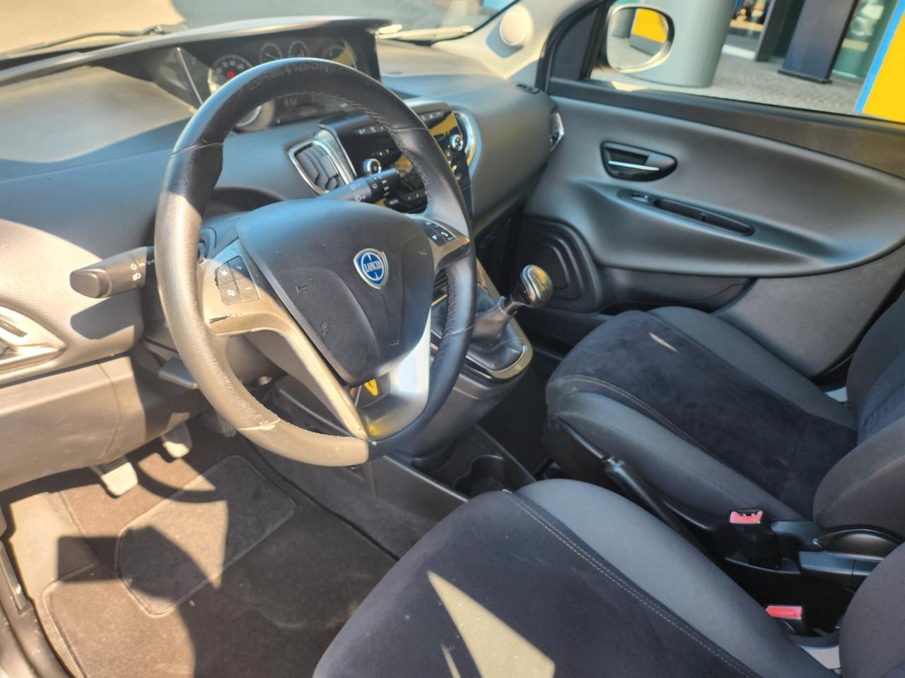 Lancia Ypsilon 1.3 MJT 16V 95 CV 5 porte S&S Silver