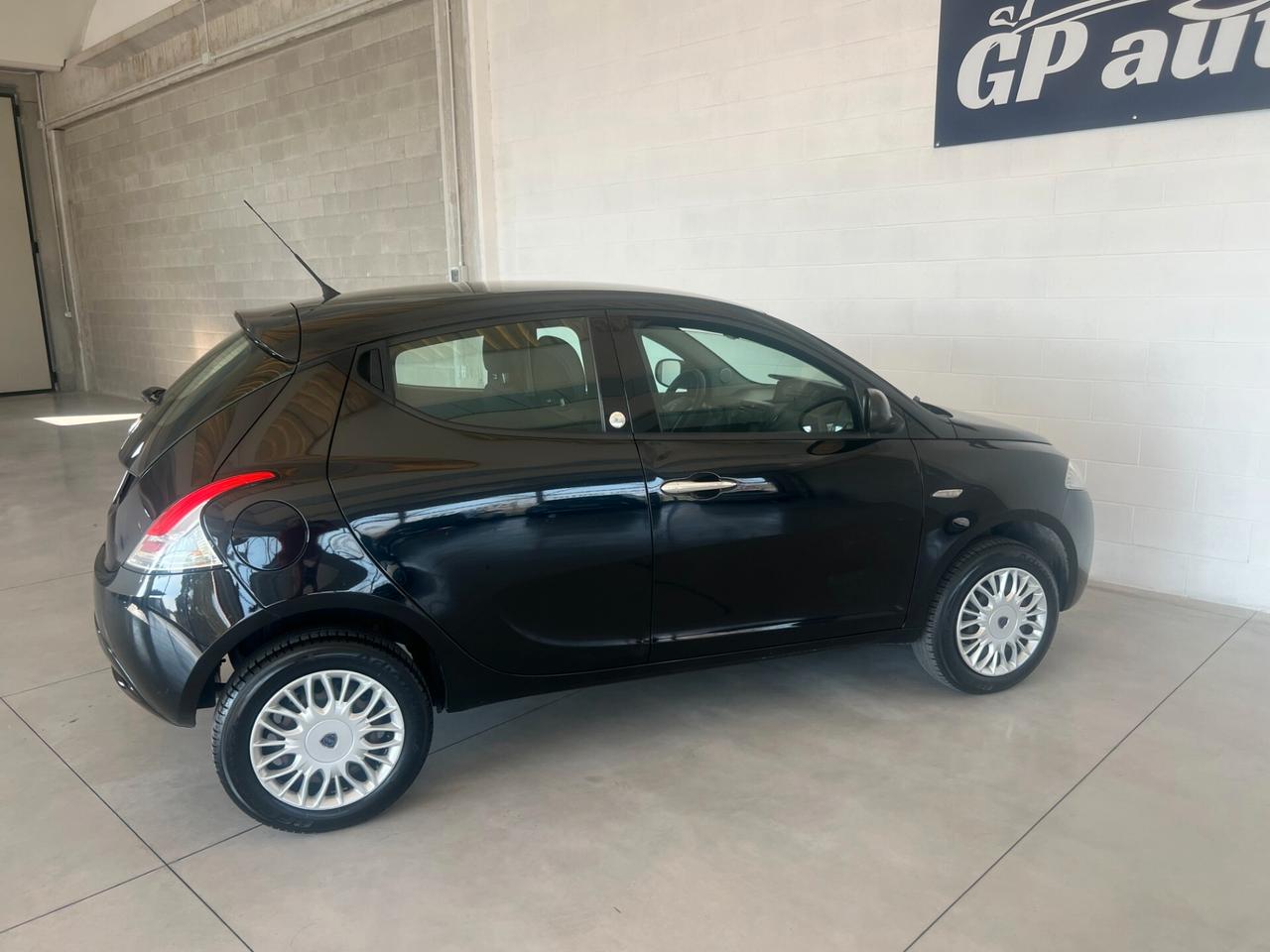 Lancia Ypsilon 0.9 TwinAir 85 CV 5 porte Metano Ecochic Gold OK NEOPATENTATI