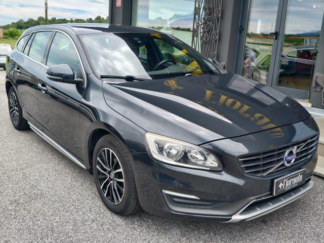 VOLVO V60 D4 R-design Momentum