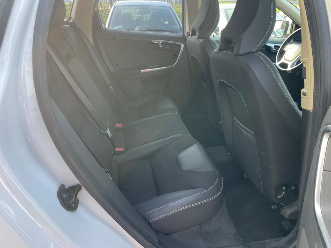 Volvo XC 60 XC60 2.4 D 175 CV FWD DRIVe Momentum