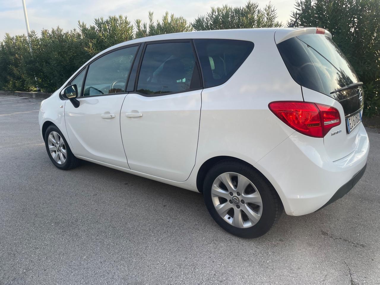 Opel Meriva 1.4 benzina anno 2011 km 115 mila