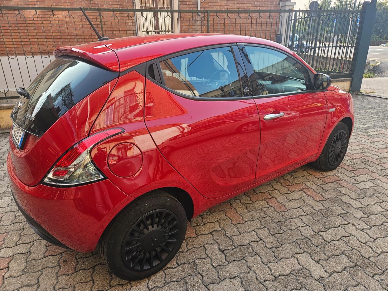 Lancia Ypsilon 1.0 FireFly 5 porte S&S Hybrid Ecochic