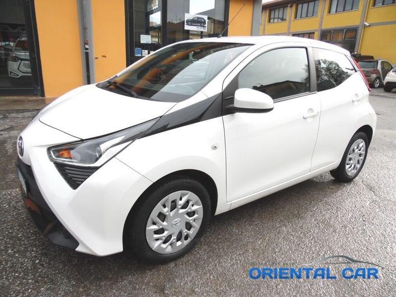Toyota Aygo 1.0 VVT-i x-play MOLTO BELLA