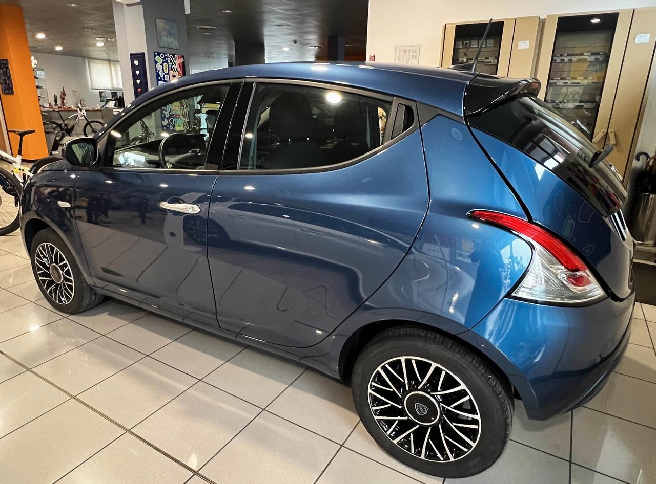 Lancia Ypsilon 1.0 FireFly 5 porte S&S Hybrid Platino