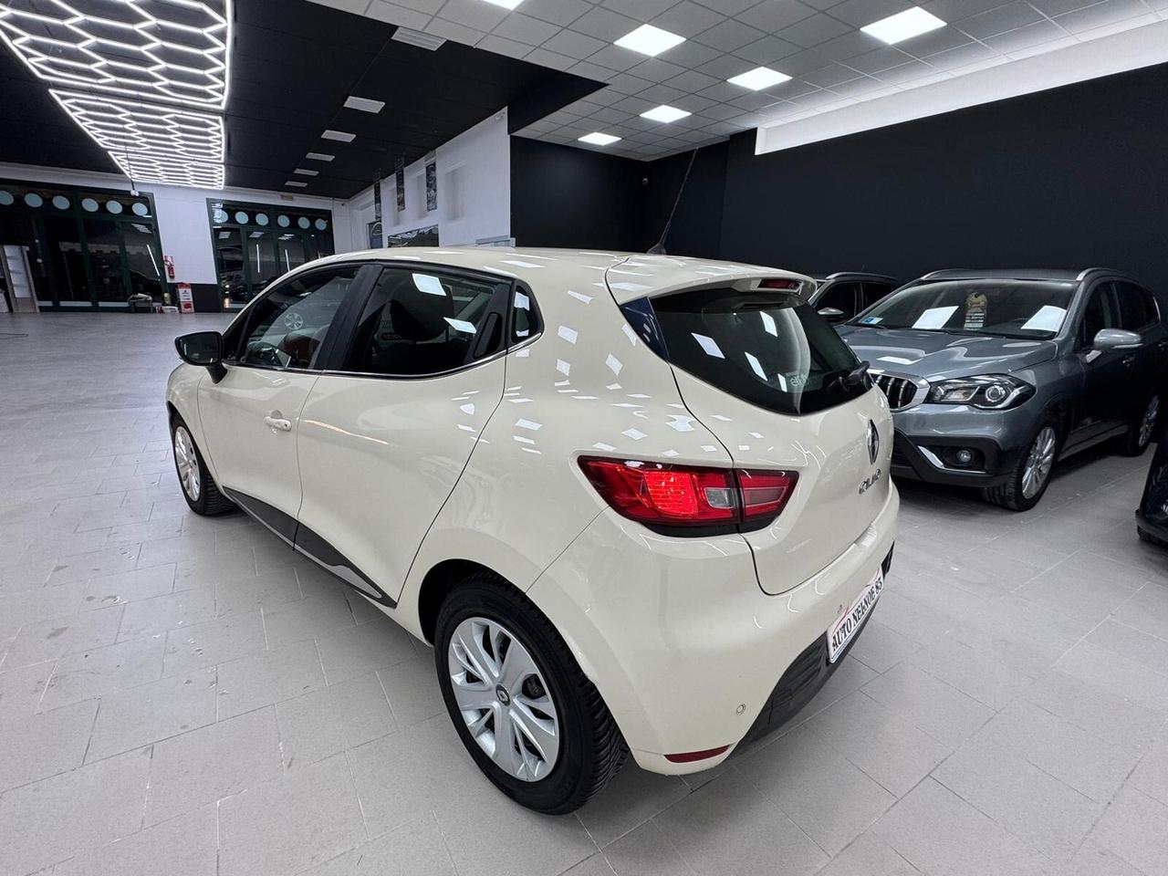 Renault Clio 1.2 75 CV 5 porte Duel