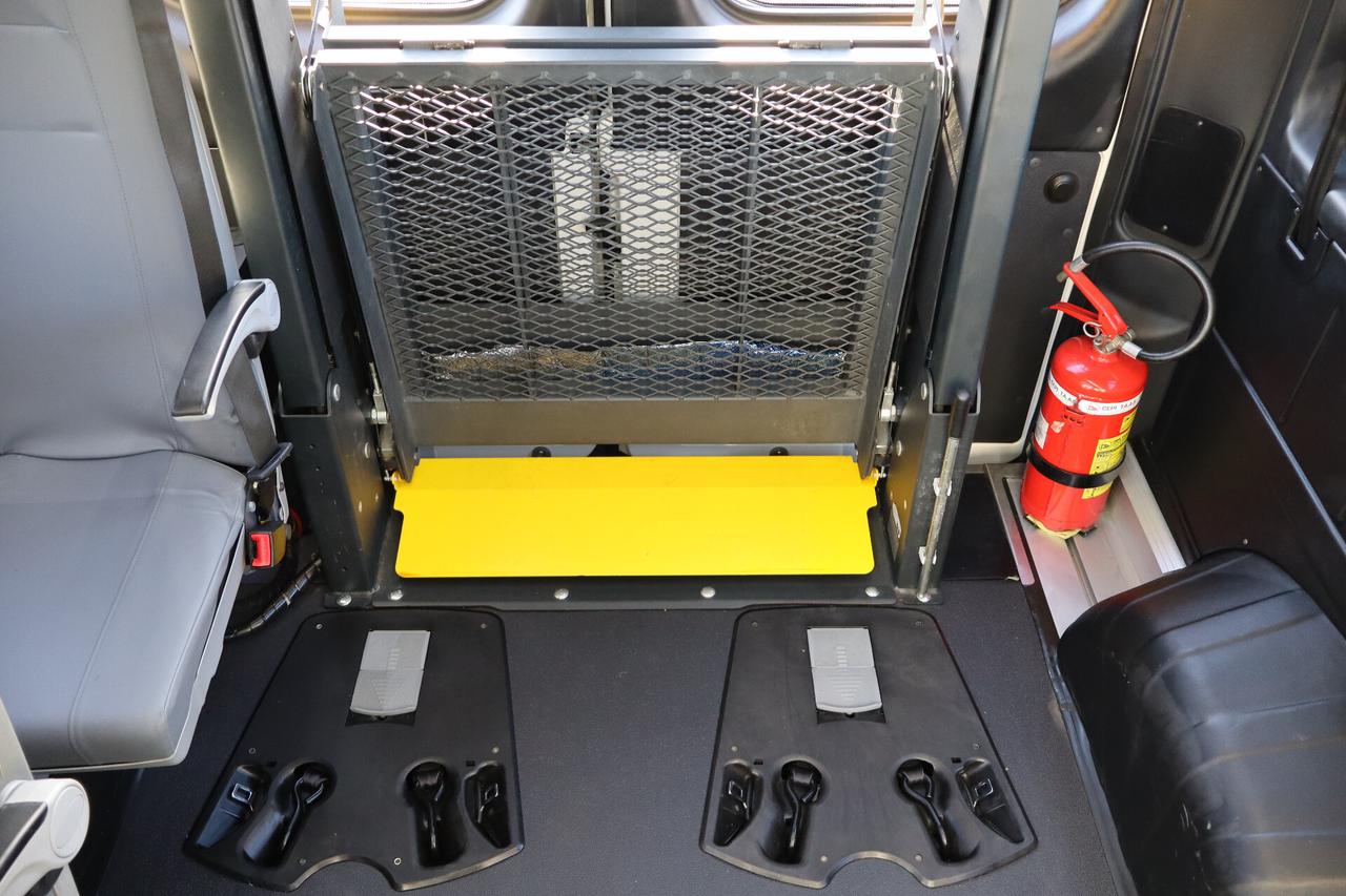 Peugeot Boxer 2.2 Bluehdi 140 Cv - Trasporto Disabili - Sollevatore Elettrico doppio braccio