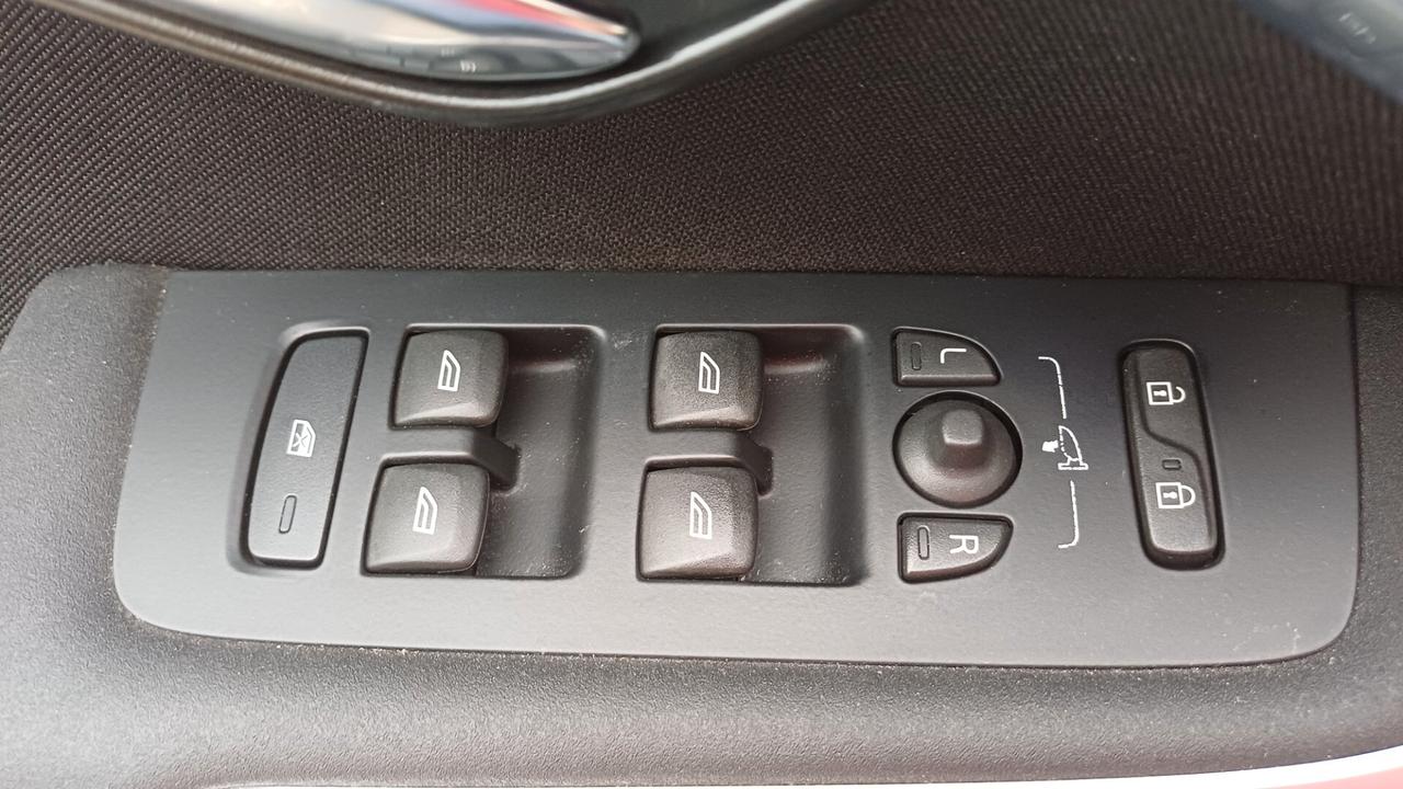 Volvo V40 D2 R-design Euro6 Ok Neopatentati