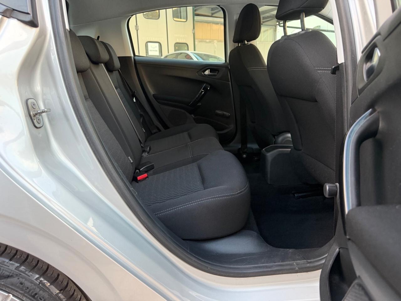 Peugeot 208 PureTech 82 5 porte Allure