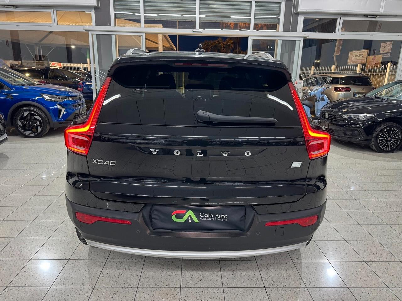 XC40 T4 Plug-in Hybrid Core VETRI SCURI BELLA