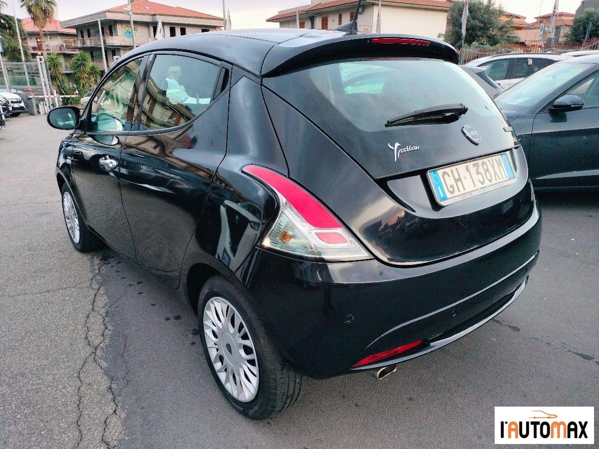 LANCIA - Ypsilon 1.0 firefly hybrid Gold s&s 70cv