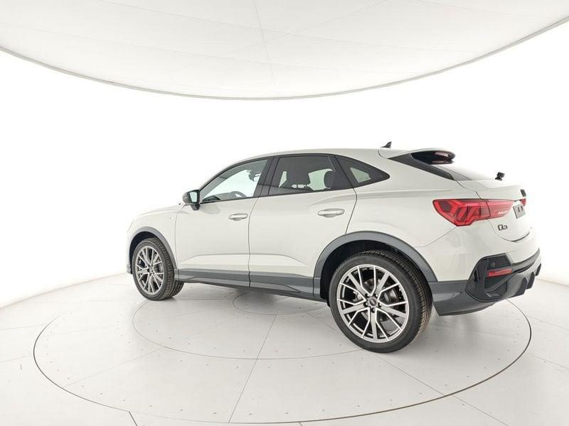 Audi Q3 SPB 40 TDI quattro S tronic Identity Black