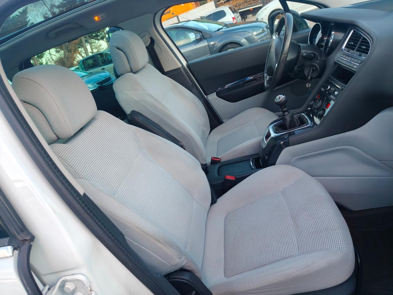 Peugeot 5008 1.6 HDi 115CV Business