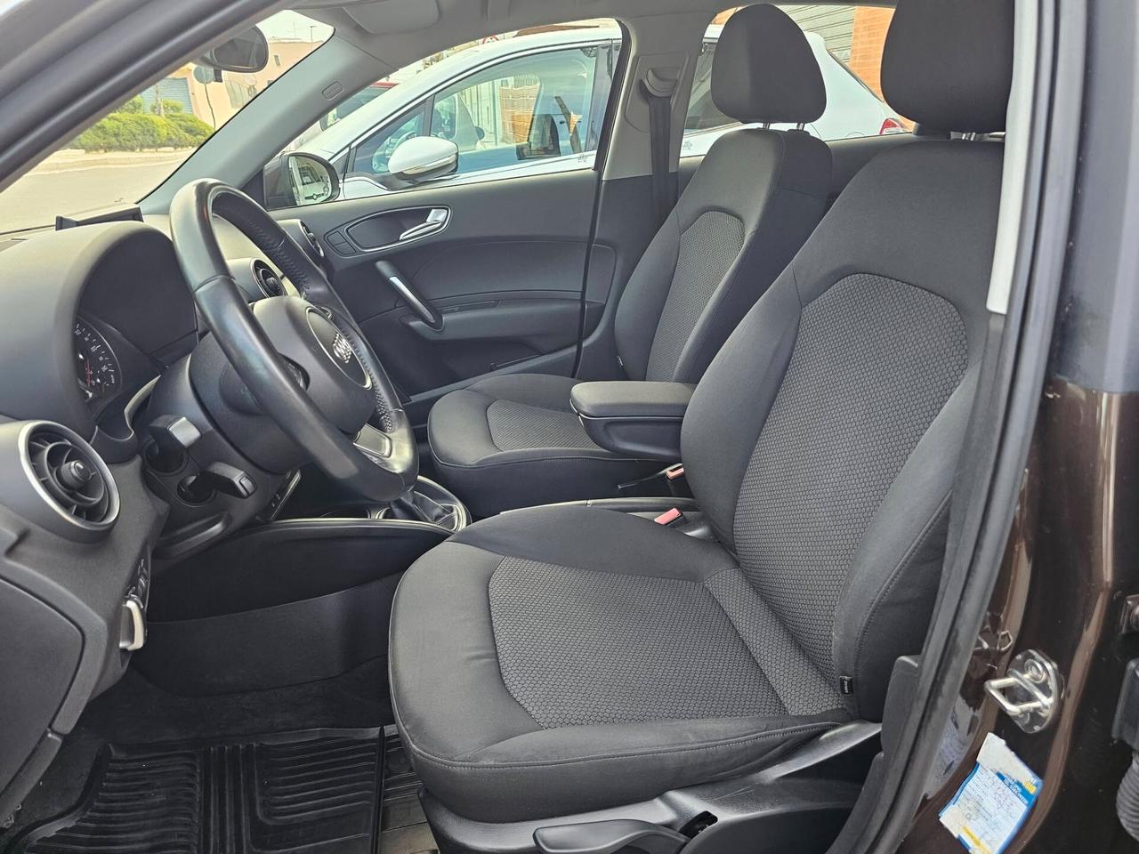 AUDI A1 SPB 1.6 TDI 90CV AMBITION BICOLOR