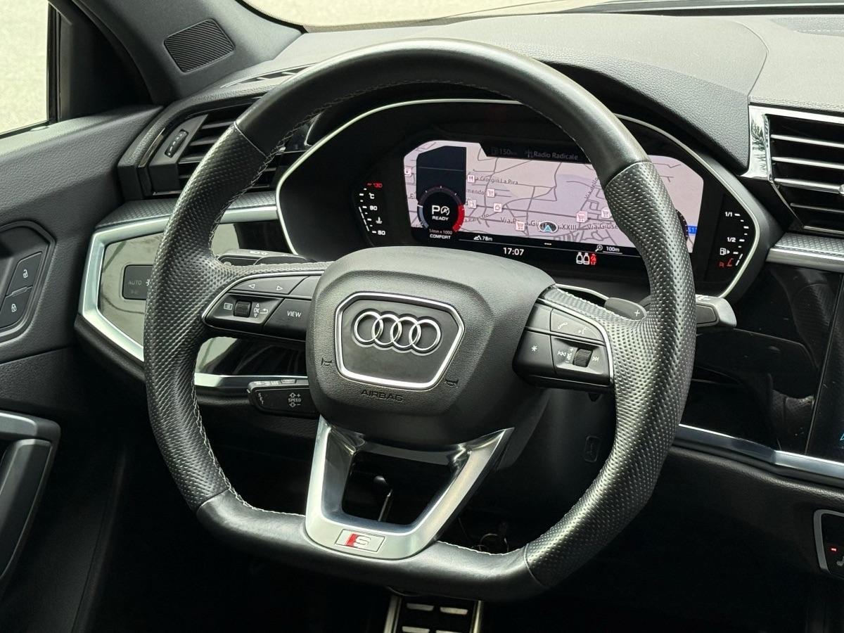 Audi Q3 Sportback Identity Black 35 TDI S-line 150 CV