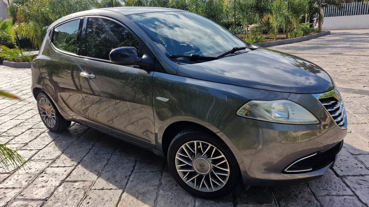 Lancia Ypsilon 1.2 69 CV 5 porte S&S Silver