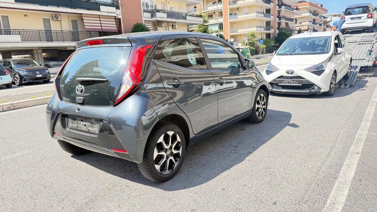 Toyota Aygo 1.0 VVT-i 72 CV 5 porte x-play LED NAVI KAMERA CERCHI 16 PDC BLUETOOTH