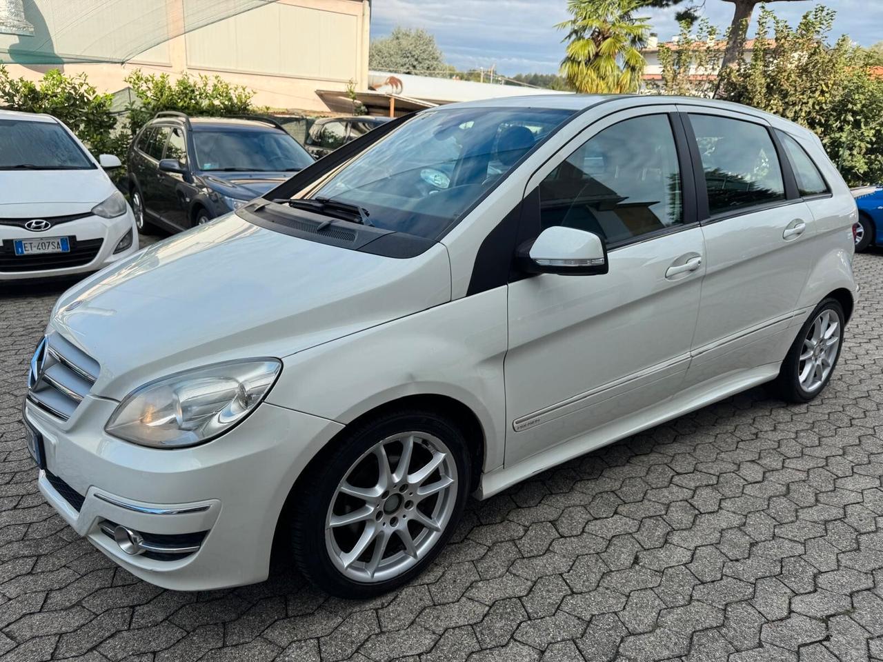 Mercedes-benz B 180 AUTOMATIC Premium