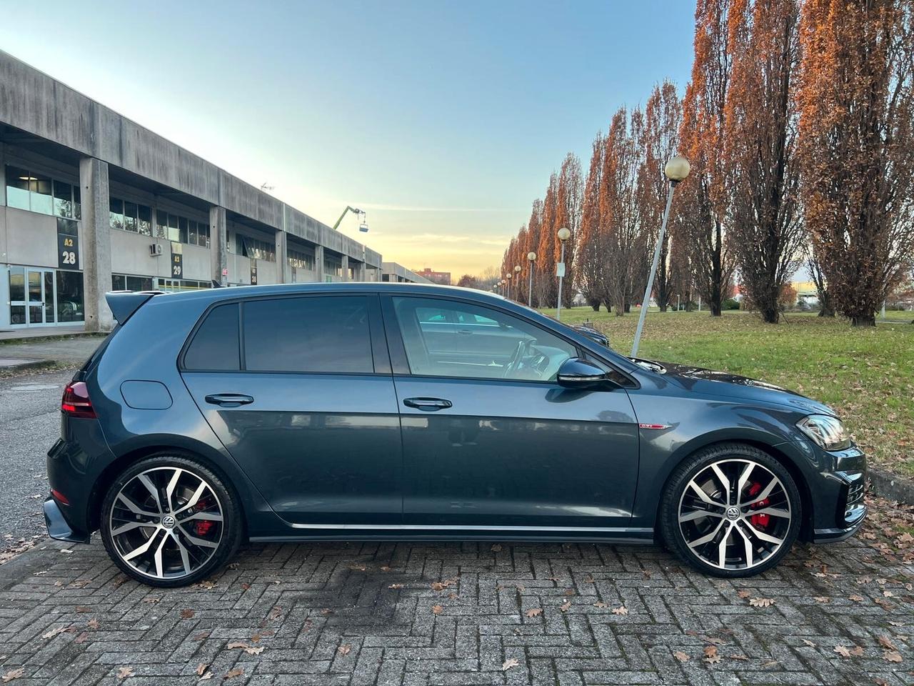 Volkswagen Golf GTI Performance 2.0 245 CV TSI DSG 5p.