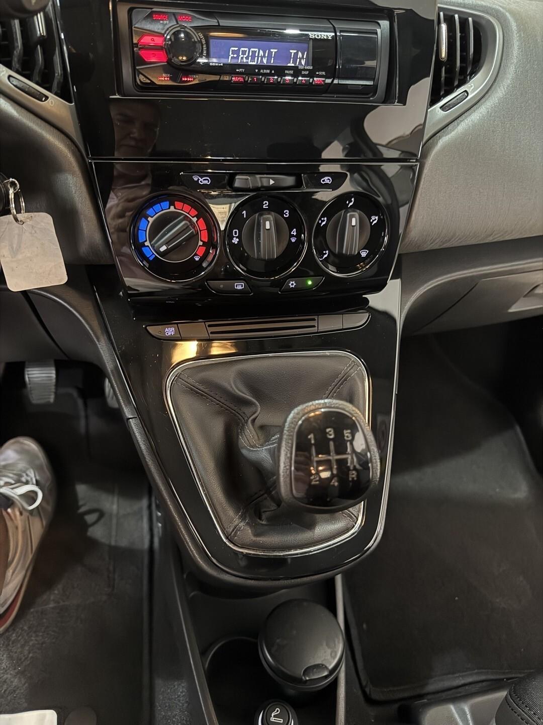 YPSILON 1.3 MTJ 95 cv.