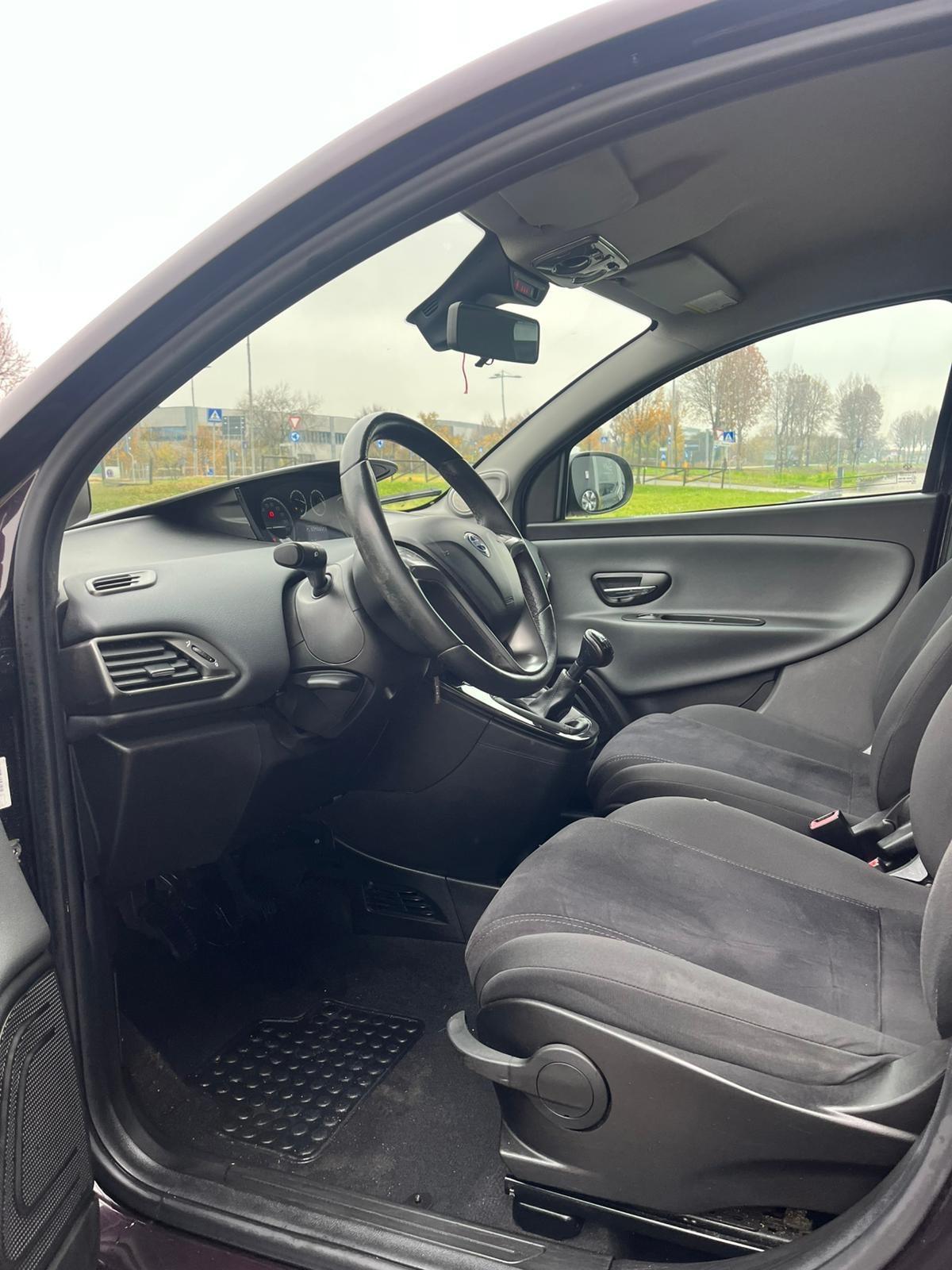 Lancia Ypsilon 1.3 MJT 75 CV Neopatentati