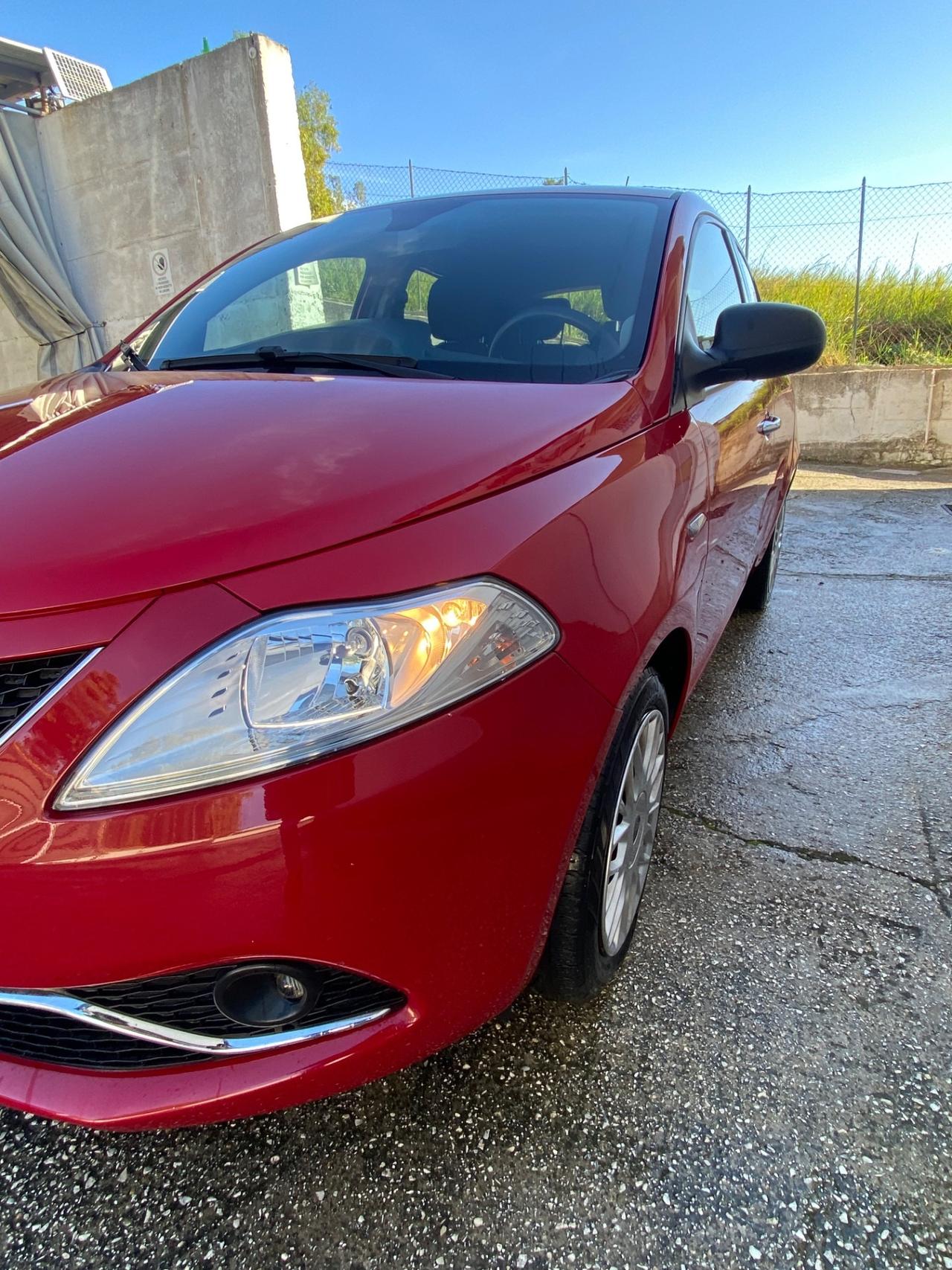 Lancia Ypsilon 1.2 69 CV 5 porte Silver
