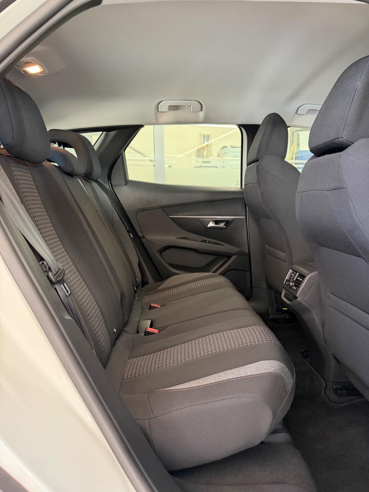 Peugeot 3008 BlueHDi 130 S&S EAT8 Active Pack