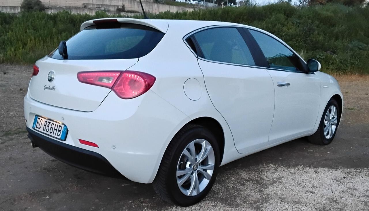 Alfa Romeo Giulietta 1.6 JTDm-2 105 CV Distinctive