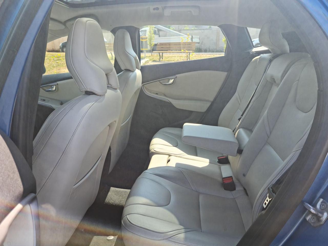 Volvo V40 KINETIC #6087