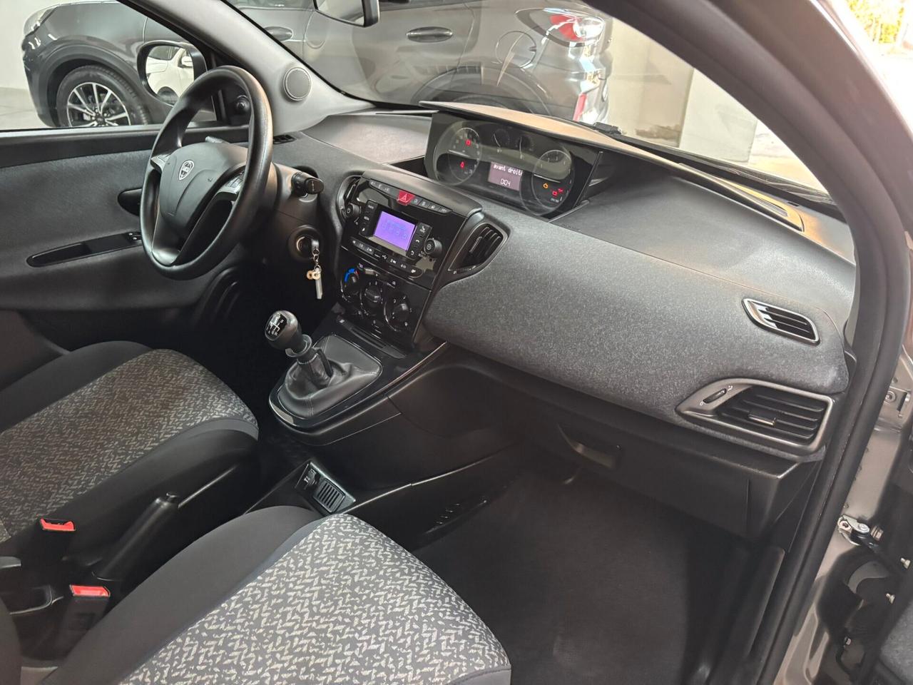 Lancia Ypsilon 1.0 FireFly 5 porte S&S Hybrid Silver Plus