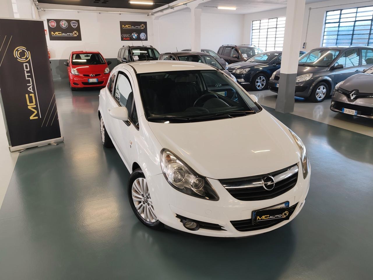 Opel Corsa 1.2 3 porte Club
