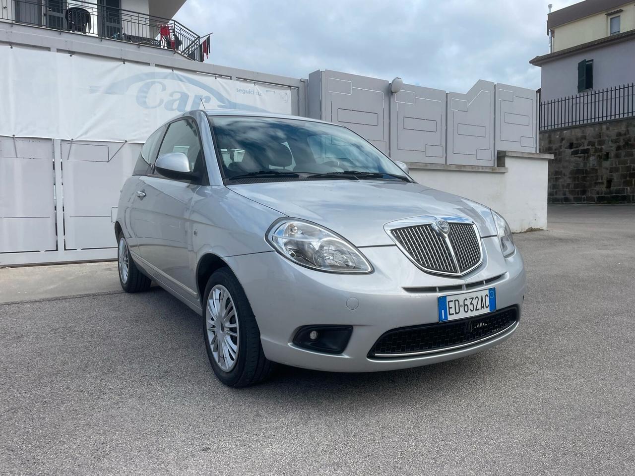 Lancia Ypsilon 1.3 MJT 75 CV Platino