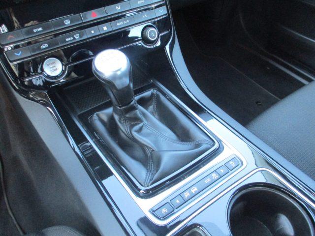 JAGUAR XE 2.0 D Turbo Pure Navi/Frenata/SensoriPark