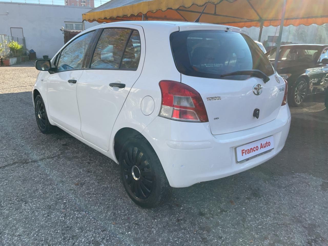 Toyota Yaris 1.0 5 porte Luxury OK NEOPATENTATI