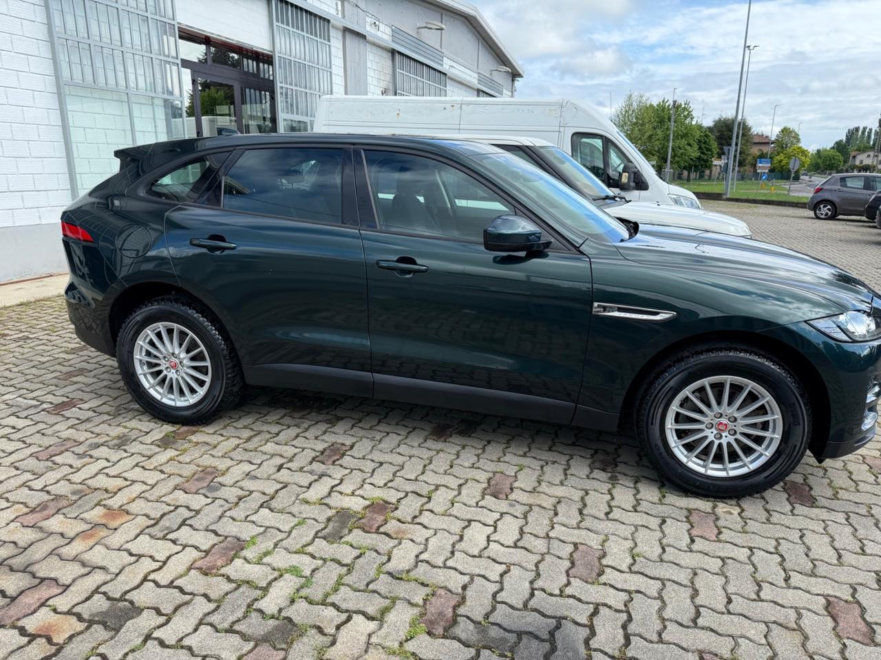 Jaguar F-Pace 2.0 D 180 CV AWD aut. PURE