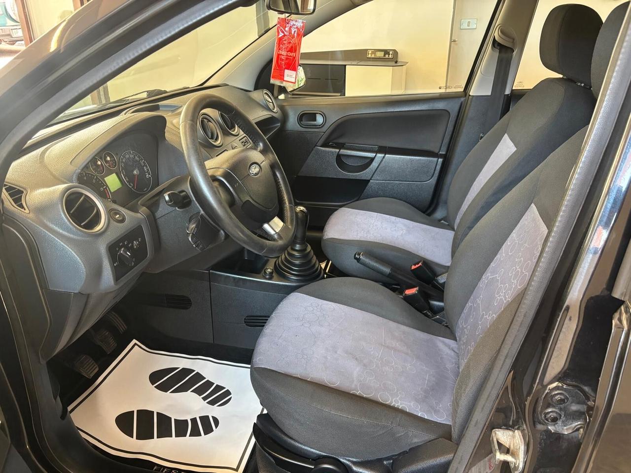 Ford Fiesta 1.2 16V 5p. Ghia