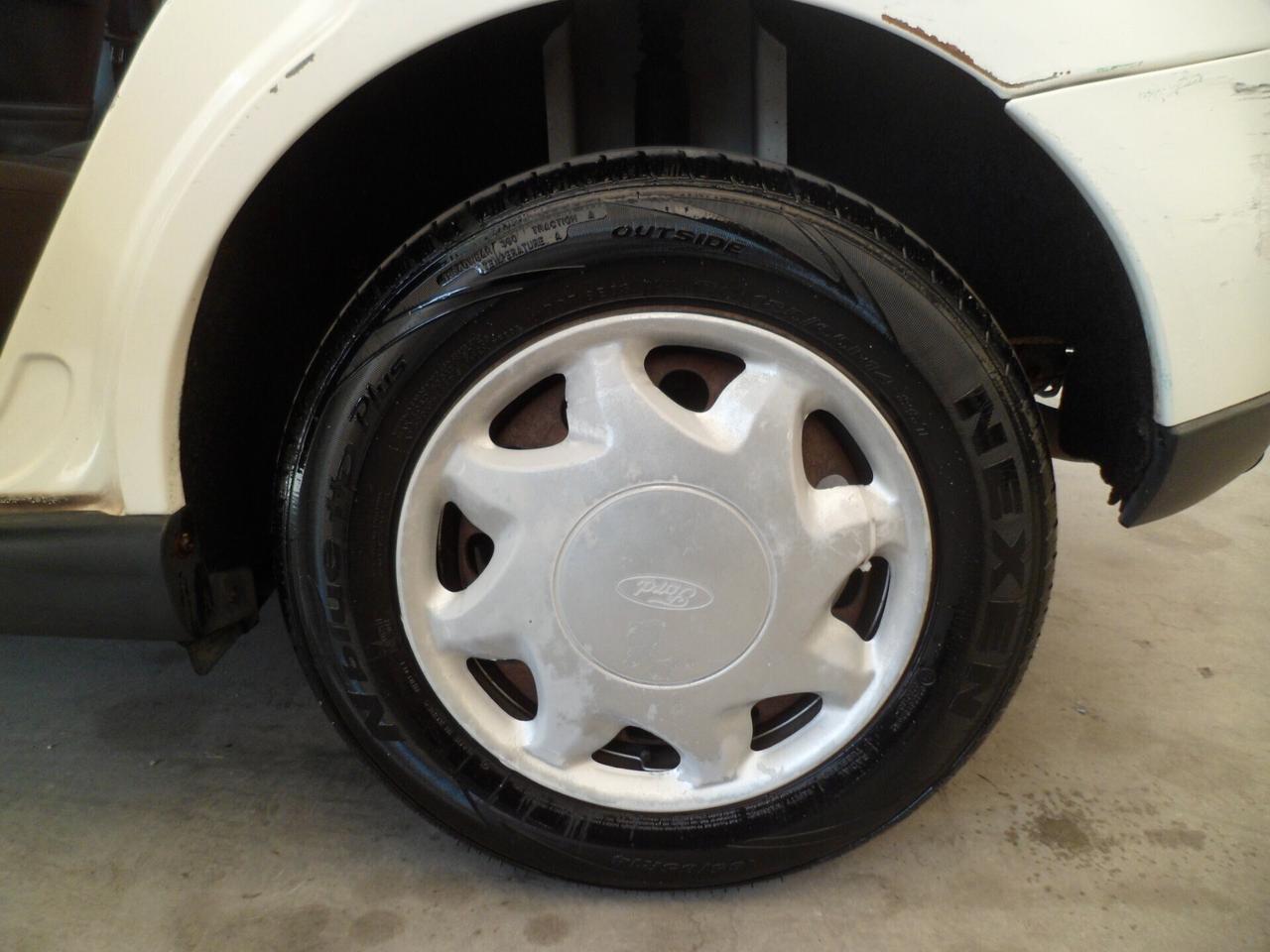 Ford Focus 1.8 TDCi 5p gancio traino full 00
