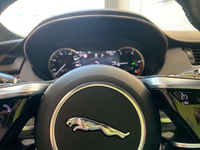 Jaguar E-Pace E-Pace 2.0d i4 mhev R-Dynamic Black awd 163cv auto