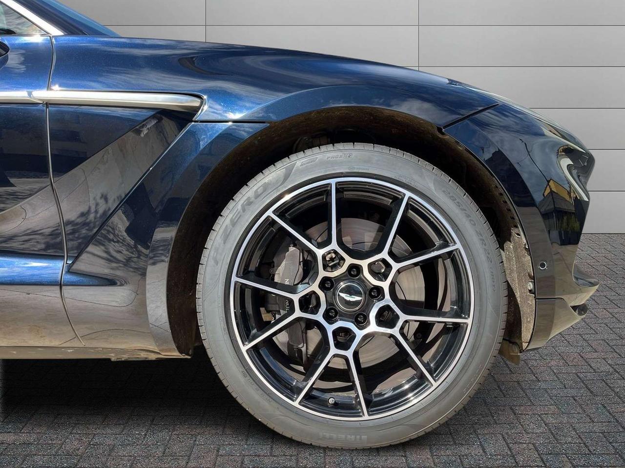 ASTON MARTIN DBX 4.0 auto