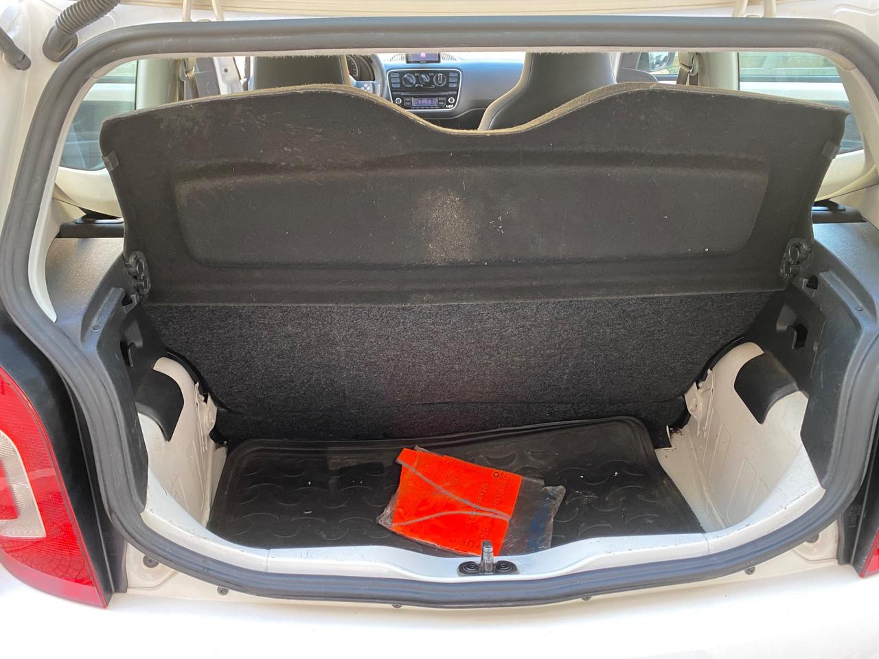 Volkswagen up! 1.0 3p. take