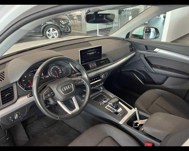 AUDI Q5 35 TDI quattro S tronic Business Design