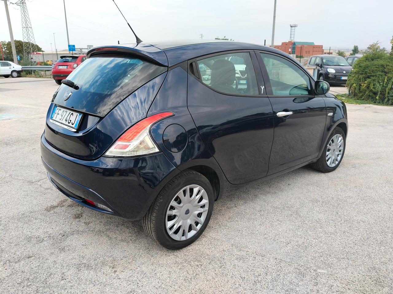 Lancia Ypsilon 1.2 69 CV 5 porte Silver