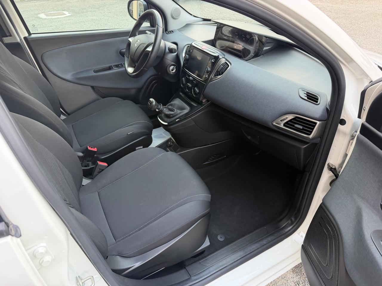 Lancia Ypsilon 1.0 Hybrid Gold