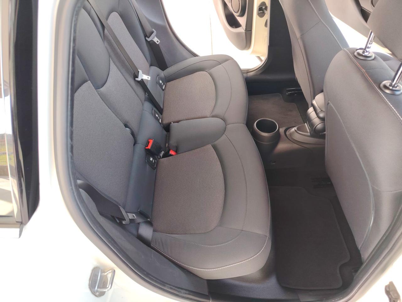 Mini Cooper D 1.5 5 Porte