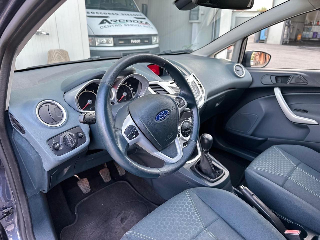 Ford Fiesta 1.4 TDCi 68CV 5 porte Titanium