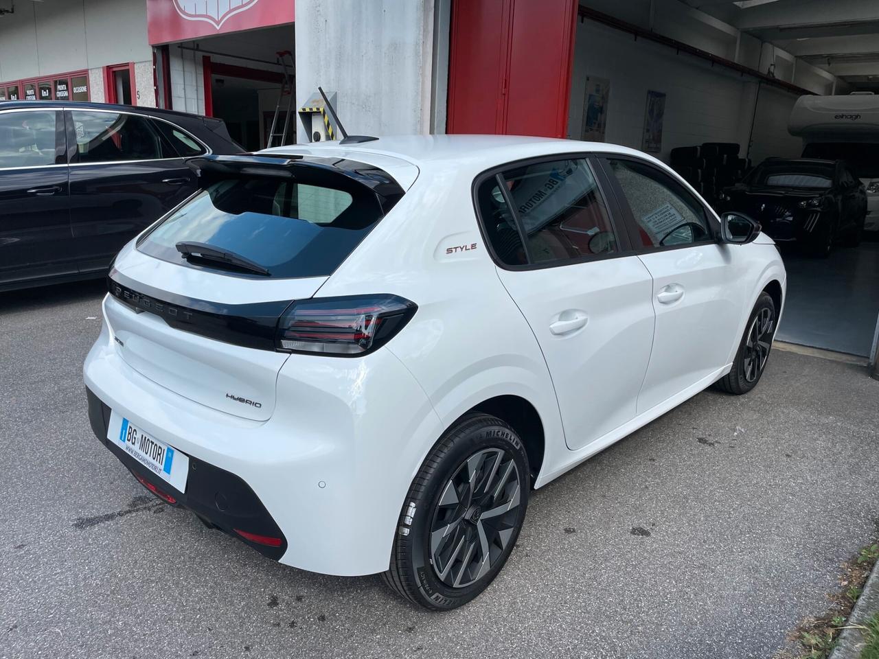 Peugeot 208 1.2 hybrid Style 100cv e-dcs 6 km0