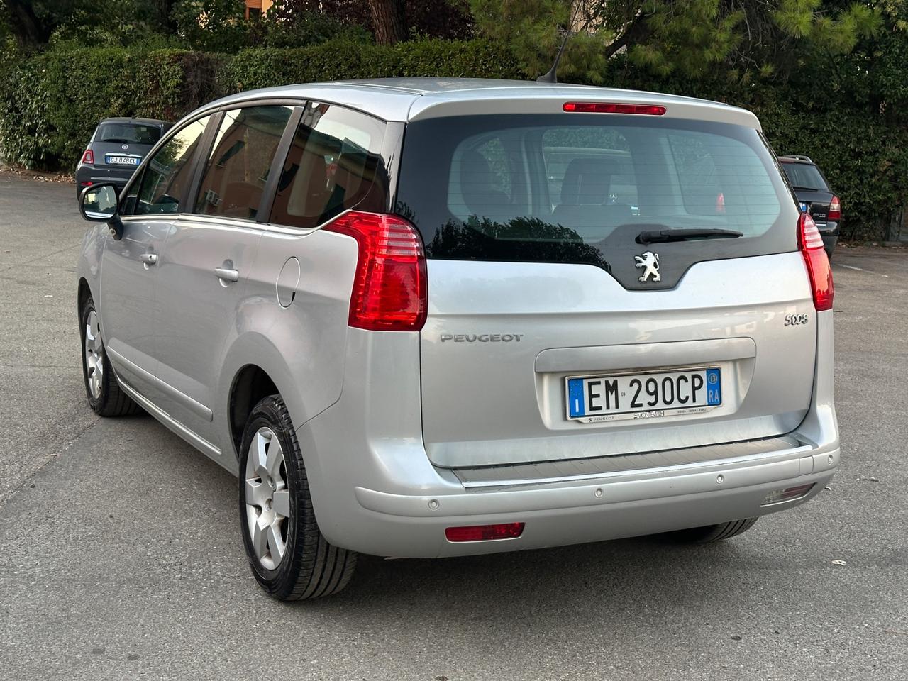 Peugeot 5008 1.6 HDi 112CV Business 5 posti