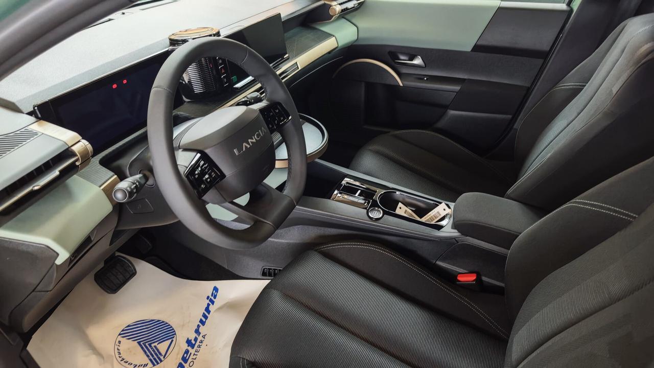 Lancia Ypsilon Hybrid e-DCT