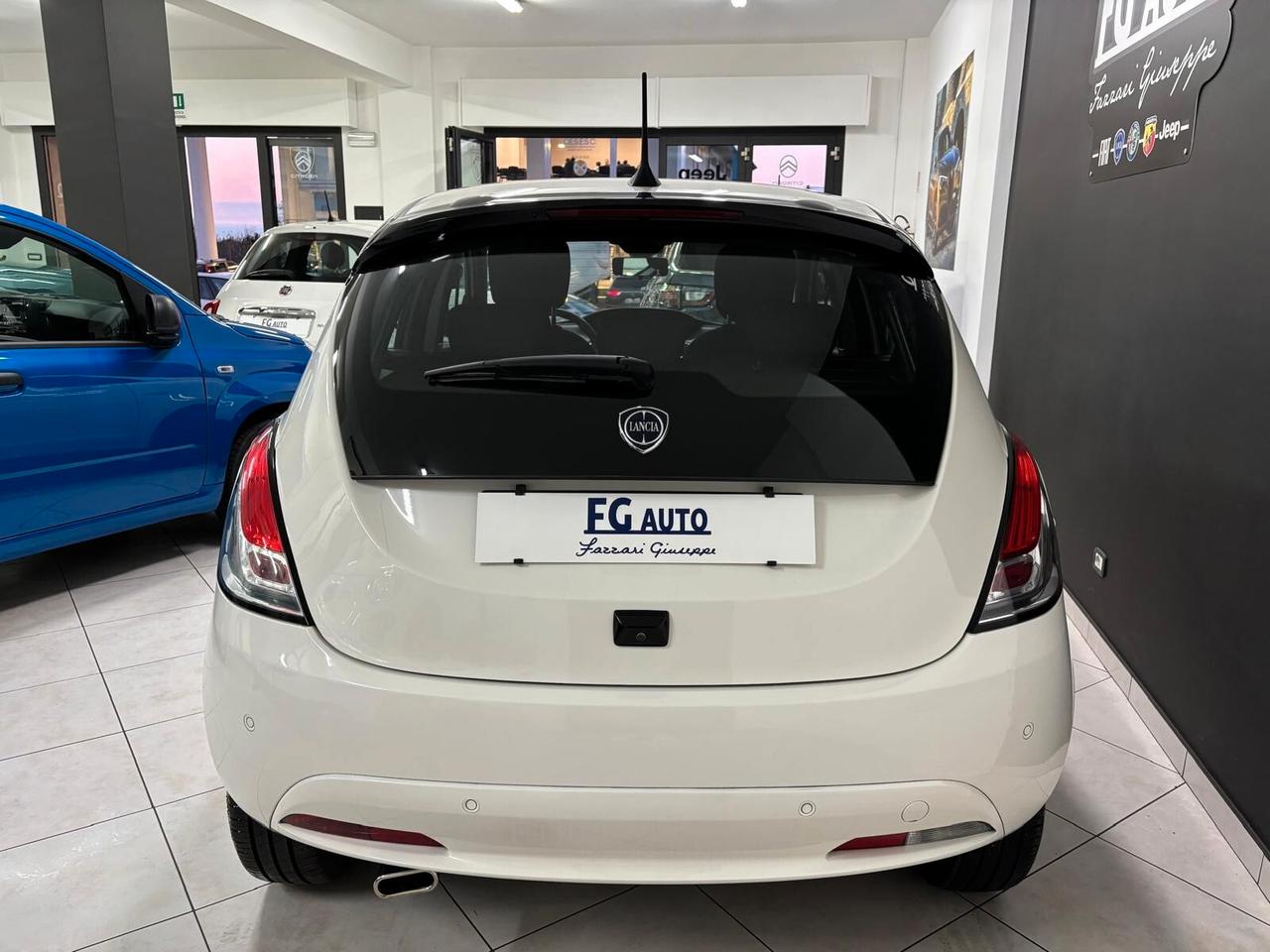Lancia Ypsilon 1.0 FireFly 5 porte S&S Hybrid Platino